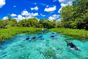 Bonito-paraíso-de-águas-cristalinas